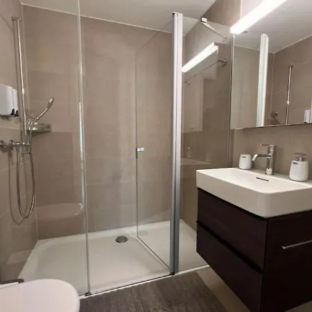 Exclusive Floor For 10 Guests -30- *