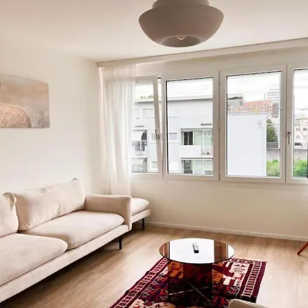 Exclusive Floor For 10 Guests -30- *